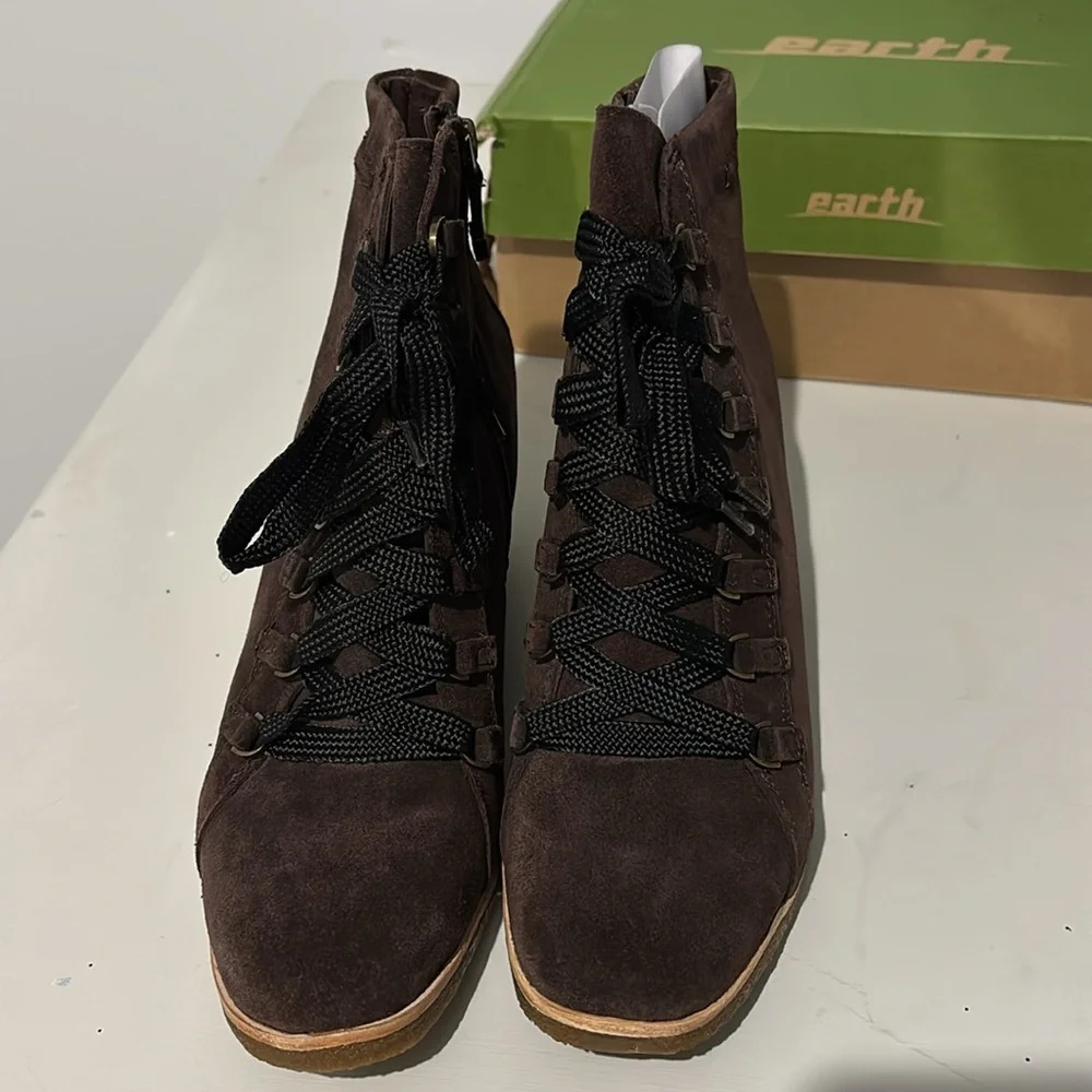 Earth Kalmar Women's‎ Charcoal Suede Wedge Ankle Boots Size 9 NWB